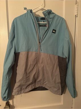 Quiksilver Men’s ' Two-Tone Light Blue and Gray Windbreaker Jacket